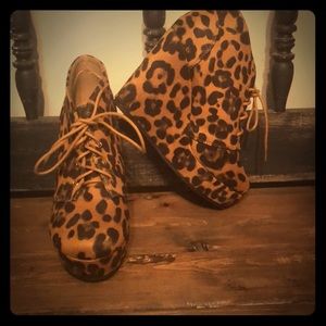 Leopard wedges